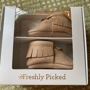 NEW Freshly Picked Size 1 Weathered Brown moccasin